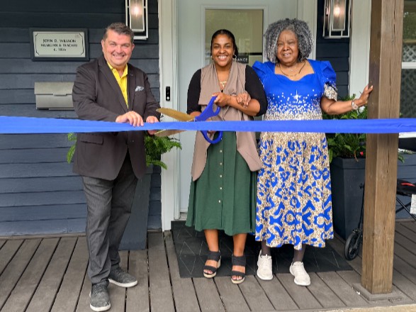 Divine Zoe Therapy Opens in East Gwillimbury - Advantage EG (August 2026) 